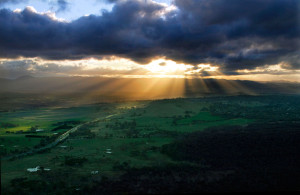 Crepuscular_ray_sunset_from_telstra_tower_edit